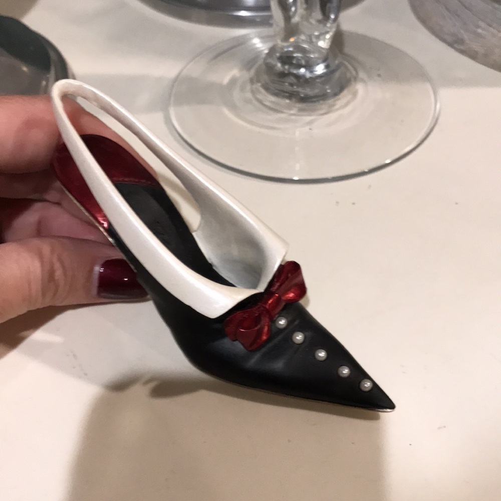 Just the Right Shoe Collectible. Design called Black Tie.  Item # 25618. No Box. - Picture 10 of 11